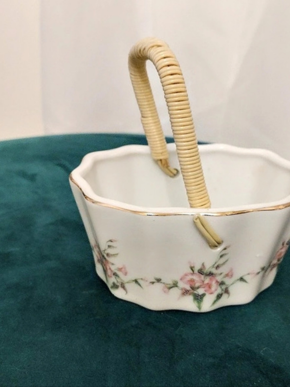 Vintage Russ Berrie & Co. #4449 Floral Porcelain Basket in White & Pink